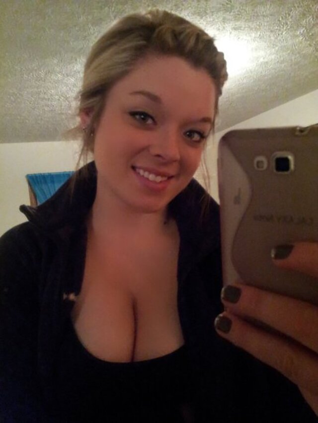 Selfie Girls (21 pics)