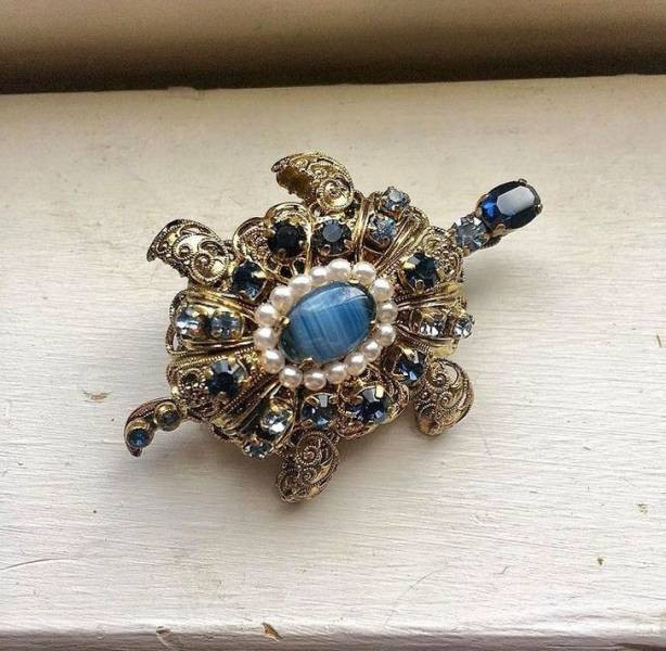 Strange Finds In Thrift Shops (24 pics)