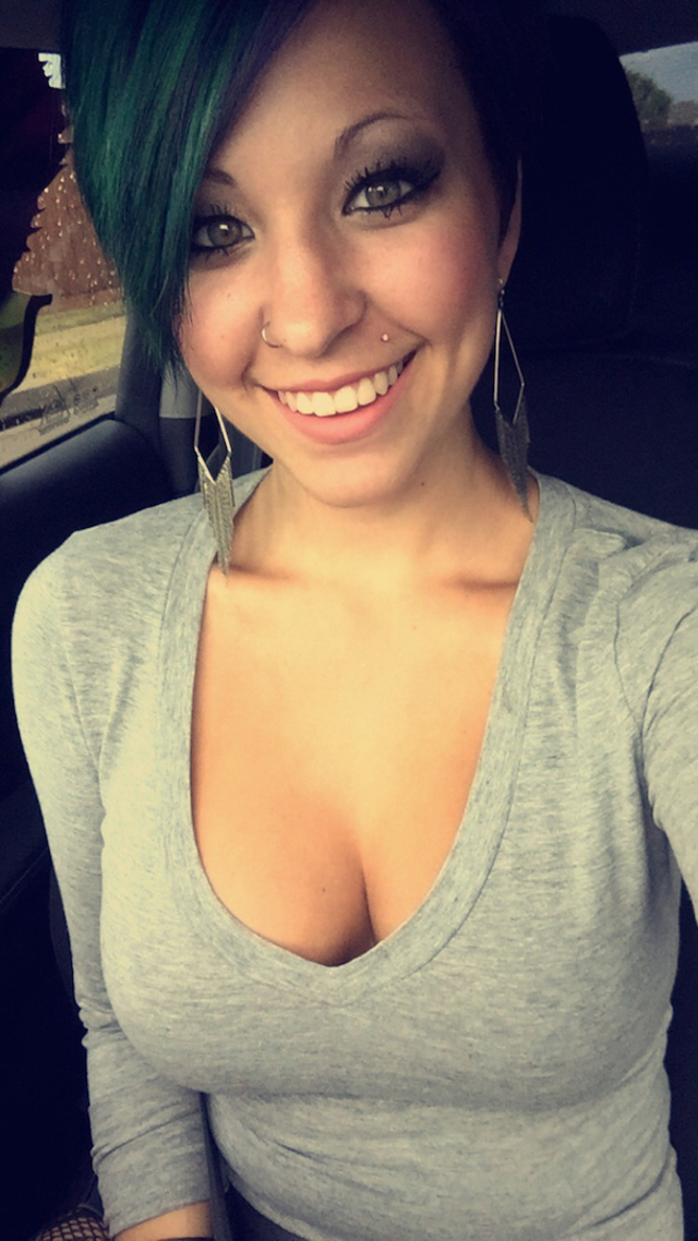 Busty Girls (21 pics)