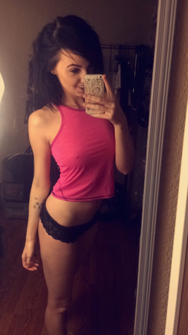 Braless Girls (21 pics) Braless Girls (21 pics)