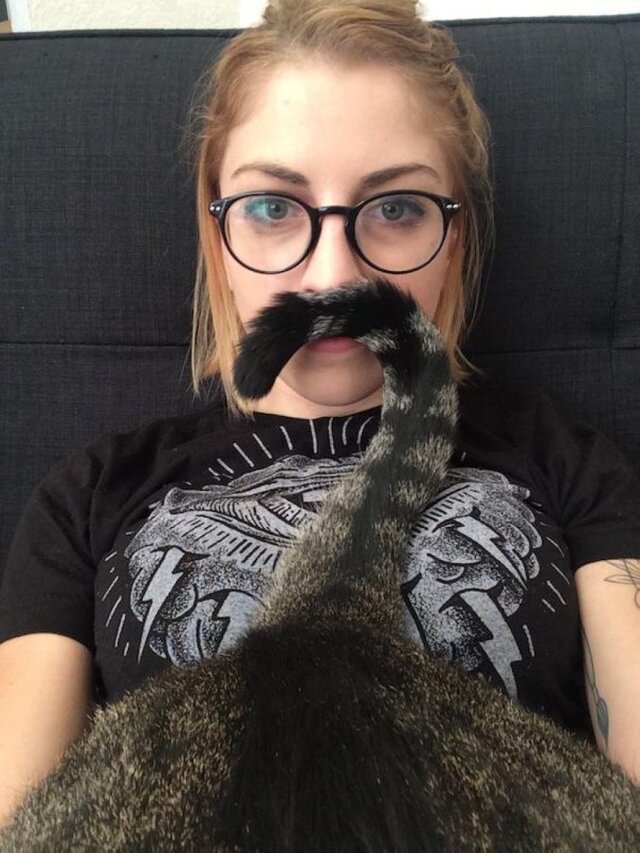 Girls In Glasses (21 pics)