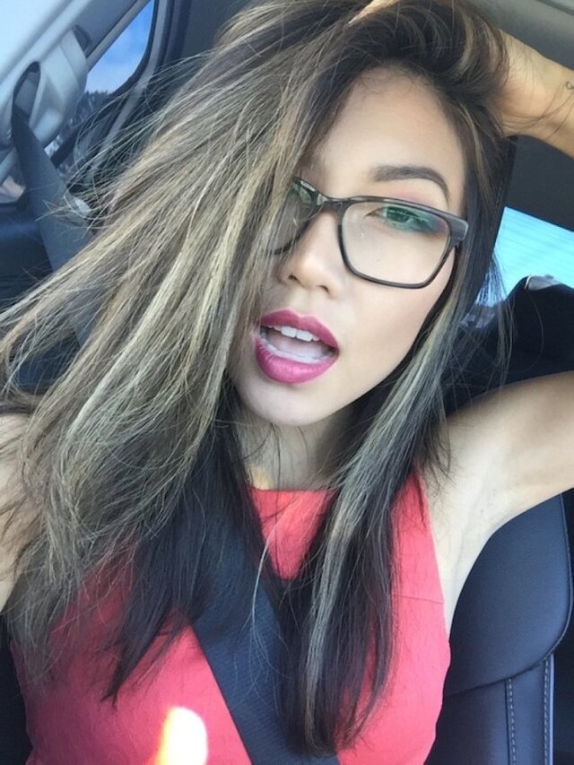 Girls In Glasses (21 pics)
