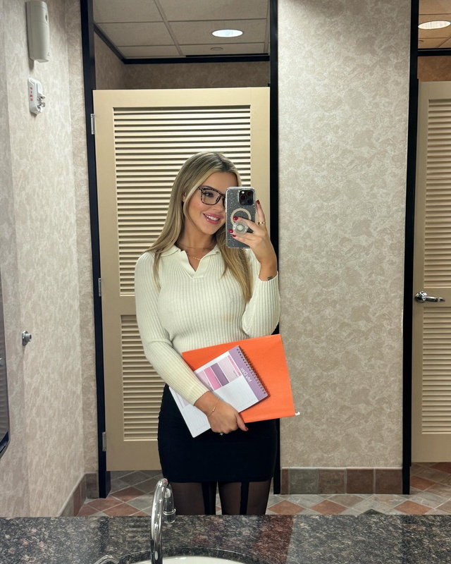 Girls In Glasses (21 pics)