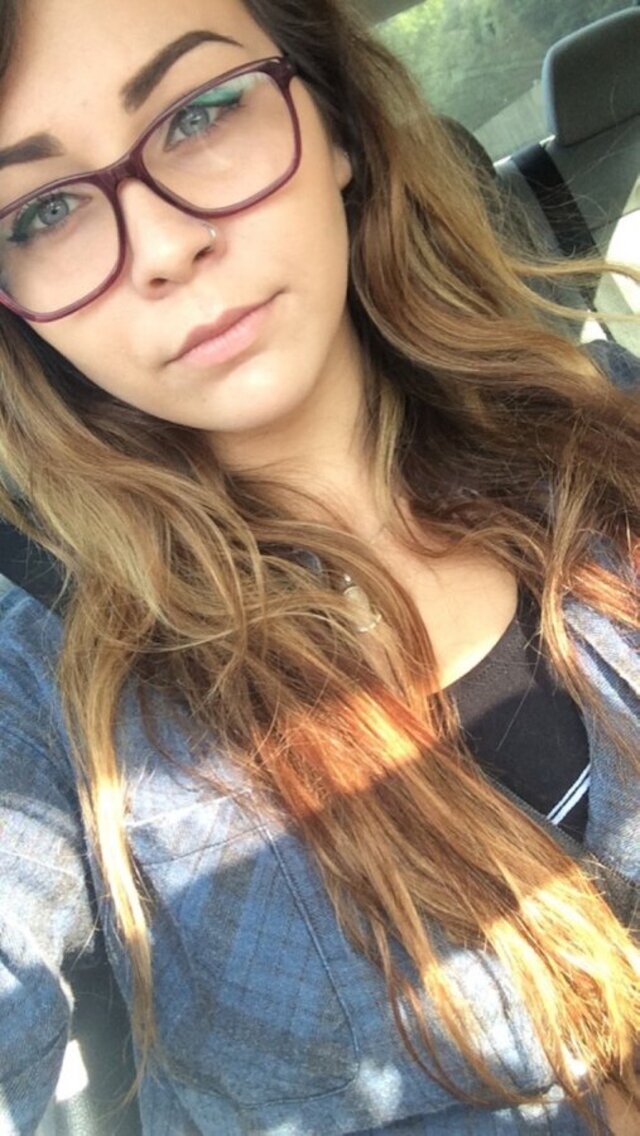 Girls In Glasses (21 pics)
