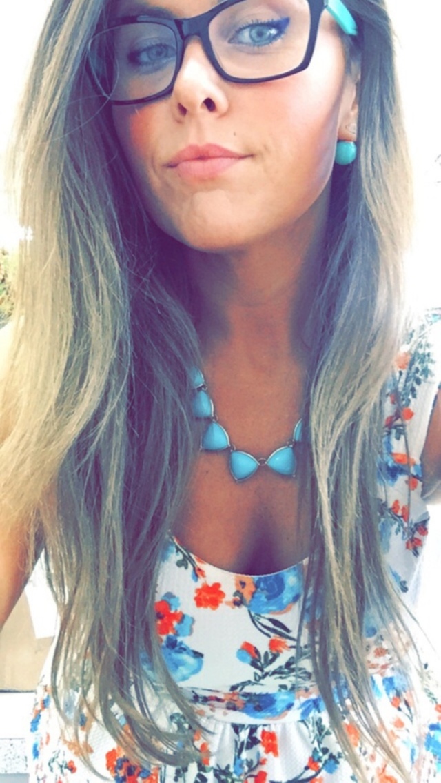 Girls In Glasses (21 pics)
