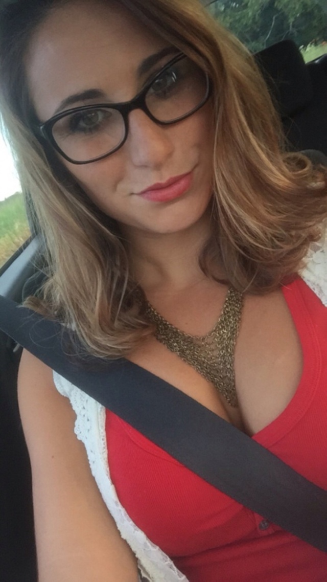 Girls In Glasses (21 pics)