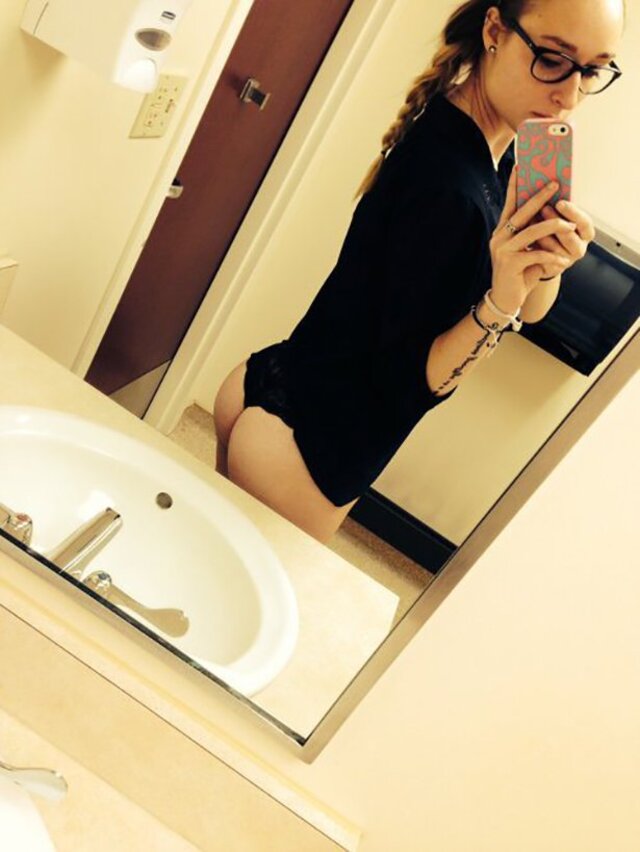 Rear View (21 pics)