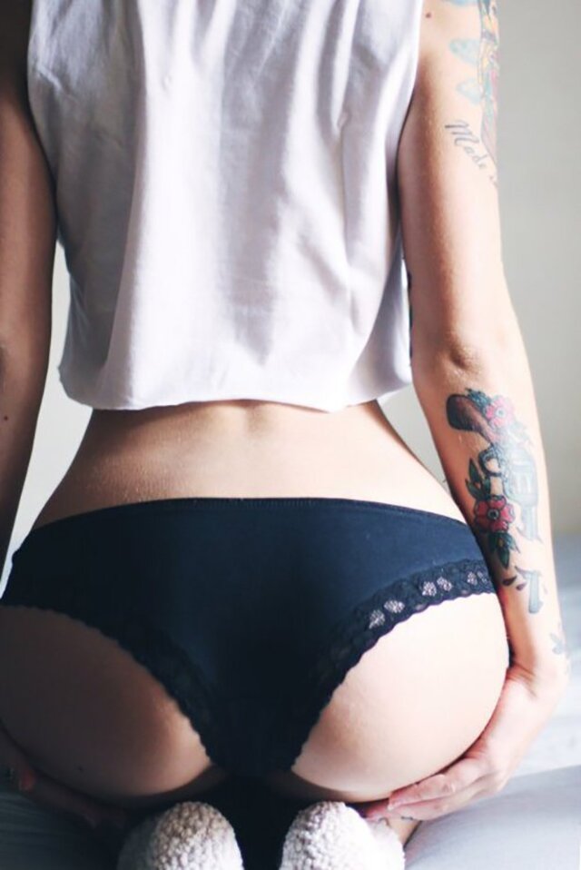 Rear View (21 pics)