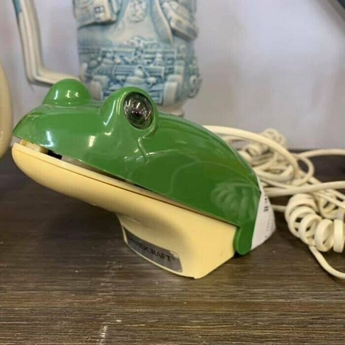 Weird Finds In Thrift Shops (25 pics)