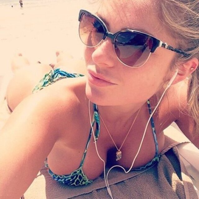 Bikini Girls (21 pics) Bikini Girls (21 pics)