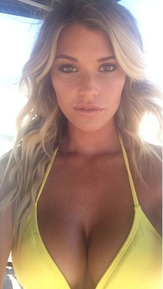 Bikini Girls (21 pics) Bikini Girls (21 pics)