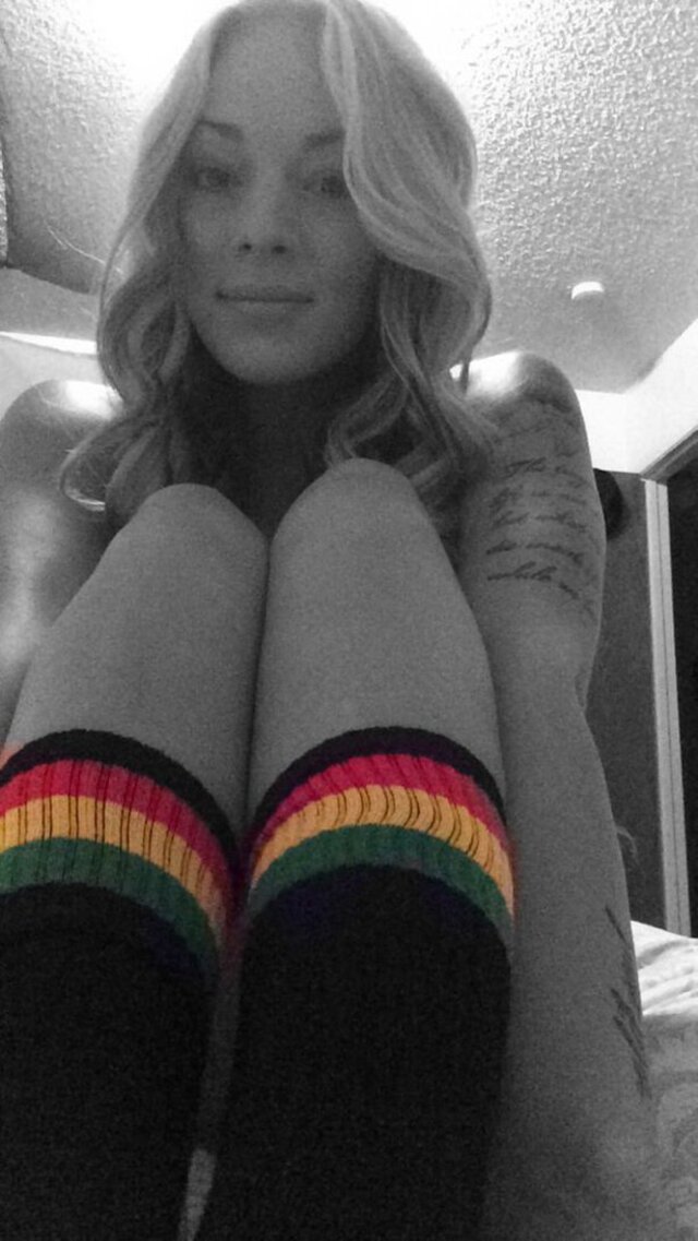 Girls In Stockings (21 pics) Girls In Stockings (21 pics)