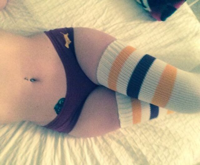 Girls In Stockings (21 pics) Girls In Stockings (21 pics)