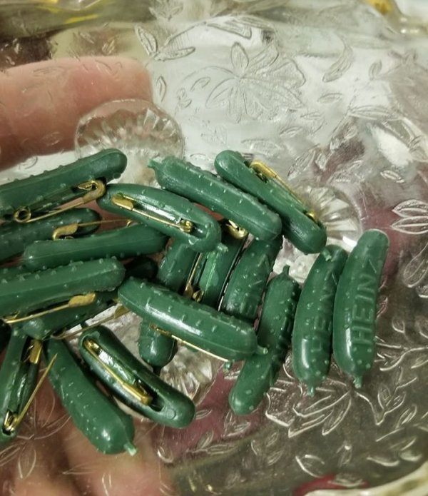 Weird Finds In Thrift Shops (19 pics) Weird Finds In Thrift Shops (19 pics)
