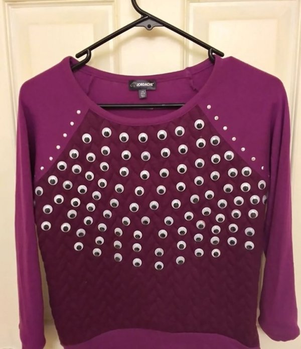 Weird Finds In Thrift Shops (19 pics) Weird Finds In Thrift Shops (19 pics)