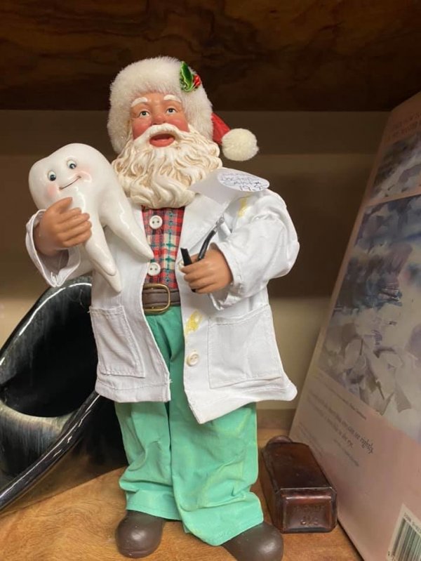 Weird Finds In Thrift Shops (19 pics) Weird Finds In Thrift Shops (19 pics)