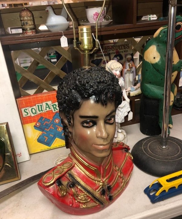Weird Finds In Thrift Shops (19 pics) Weird Finds In Thrift Shops (19 pics)