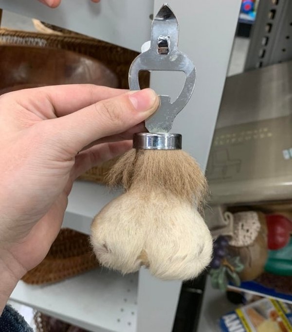 Weird Finds In Thrift Shops (19 pics) Weird Finds In Thrift Shops (19 pics)