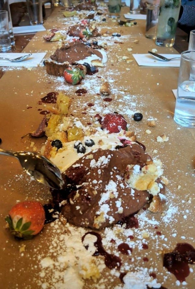 Crazy Food Serving (25 pics)