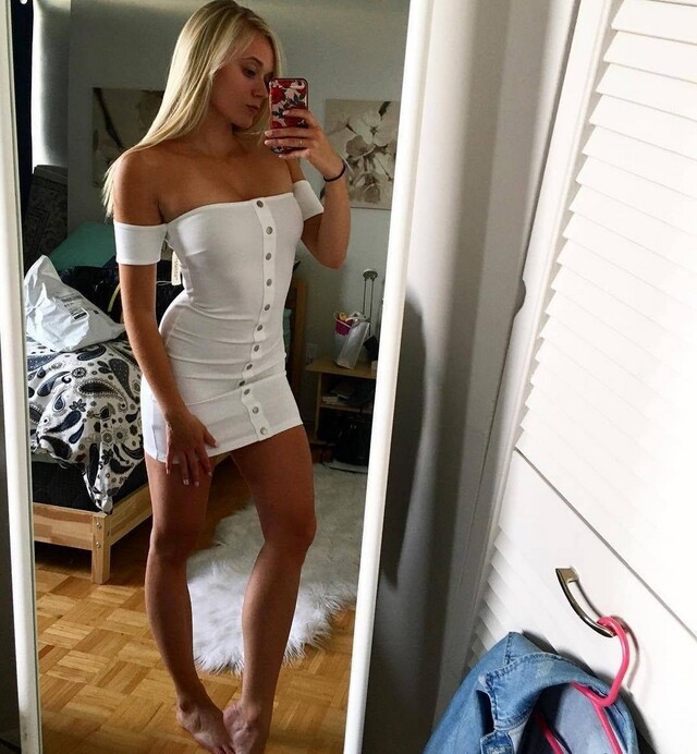 Girls In Tight Dresses (21 pics)
