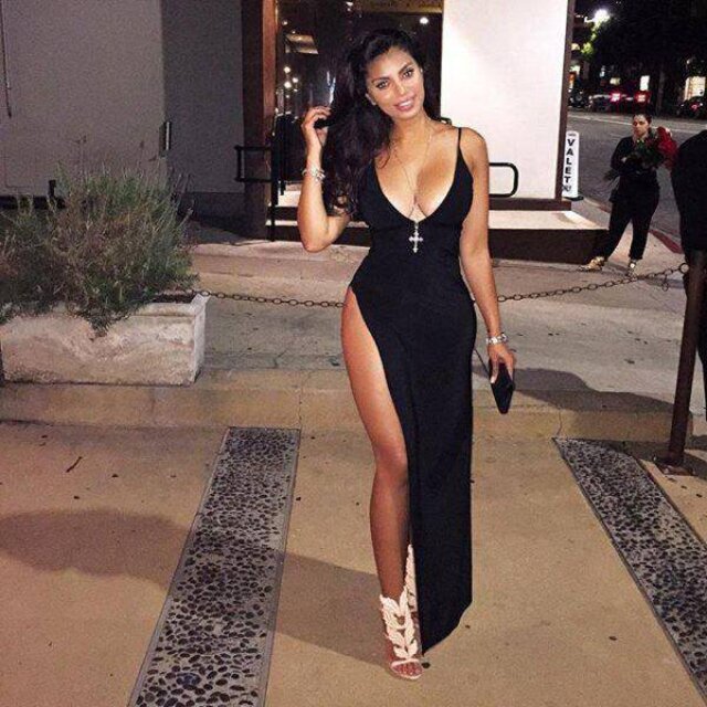 Girls In Tight Dresses (21 pics)