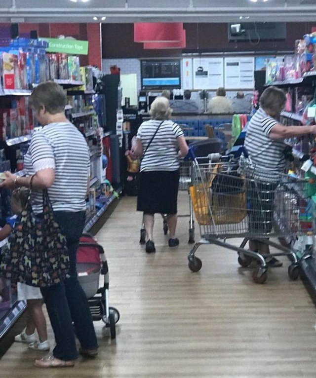 Glitches In The Matrix (14 pics)