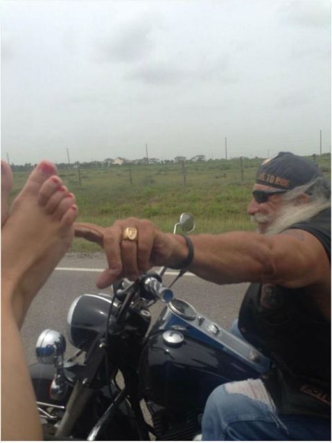 Strange Encounters On The Road (23 pics)