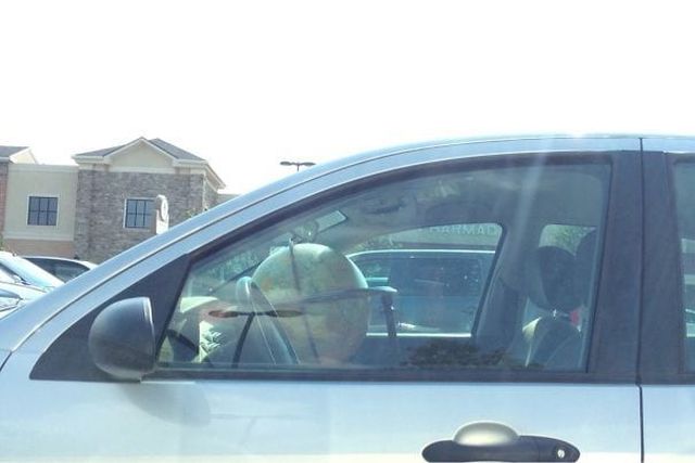 Strange Encounters On The Road (23 pics)