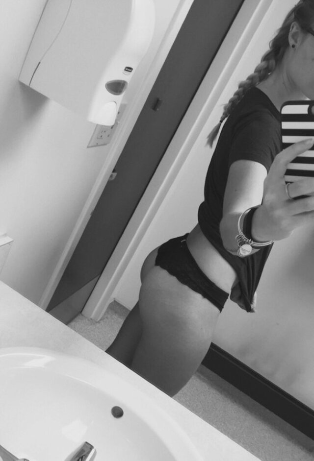 Rear View (21 pics)