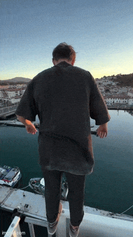 Acid GIFs, May 7 (25 gifs) Acid GIFs, May 7 (25 gifs)