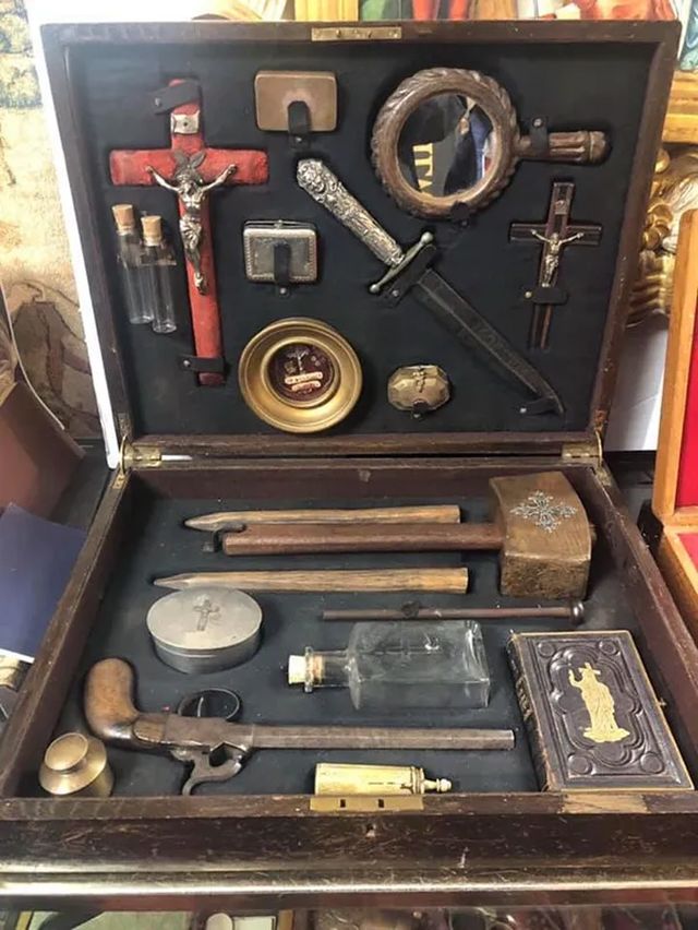 Unusual Finds In Thrift Shops (25 pics)