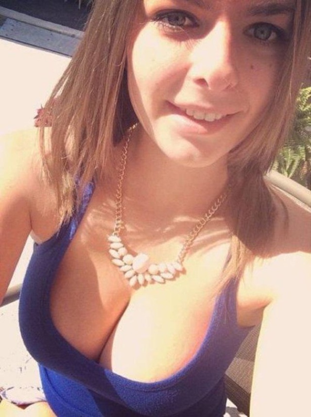 Busty Girls (21 pics)