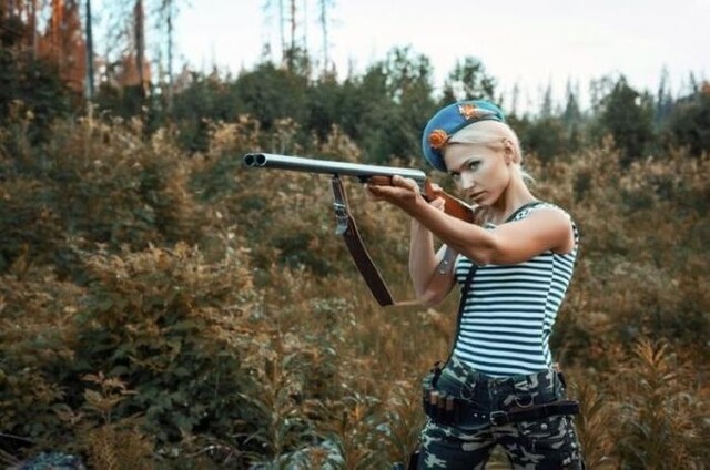 Girls With Guns (21 pics)