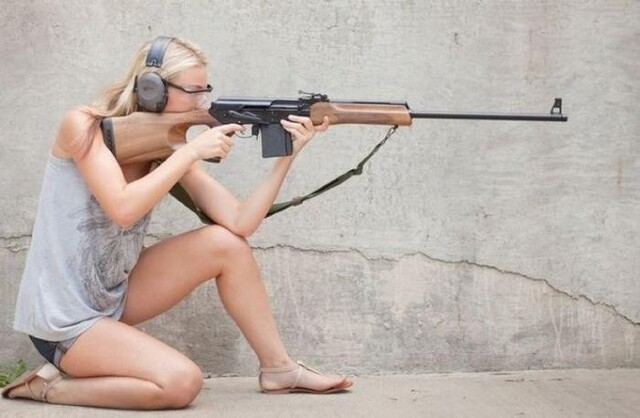Girls With Guns (21 pics)