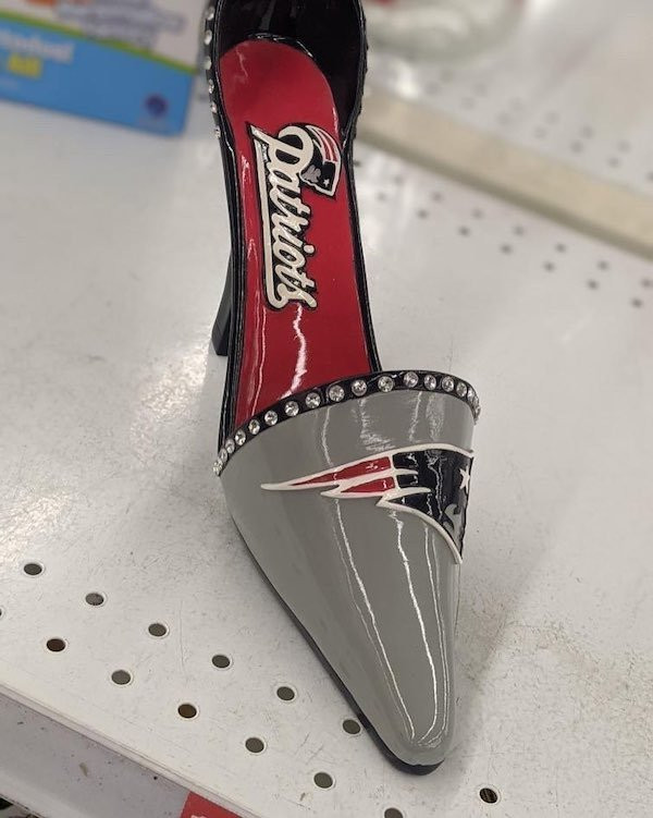 Weird Finds In Thrift Shops (29 pics)