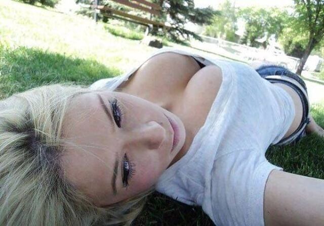 Hot Girls (21 pics)