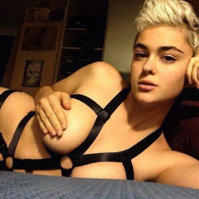 Hot Girls (21 pics)