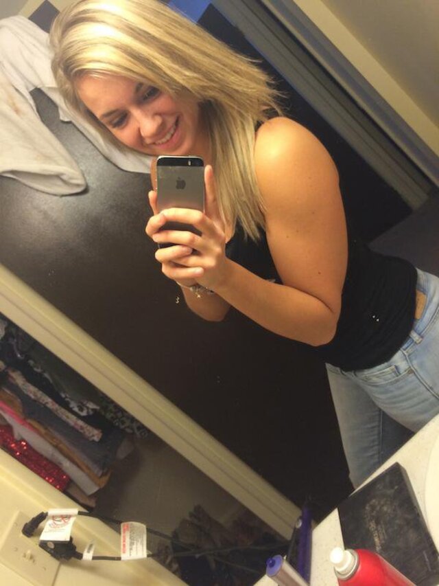 Selfie Girls (21 pics)