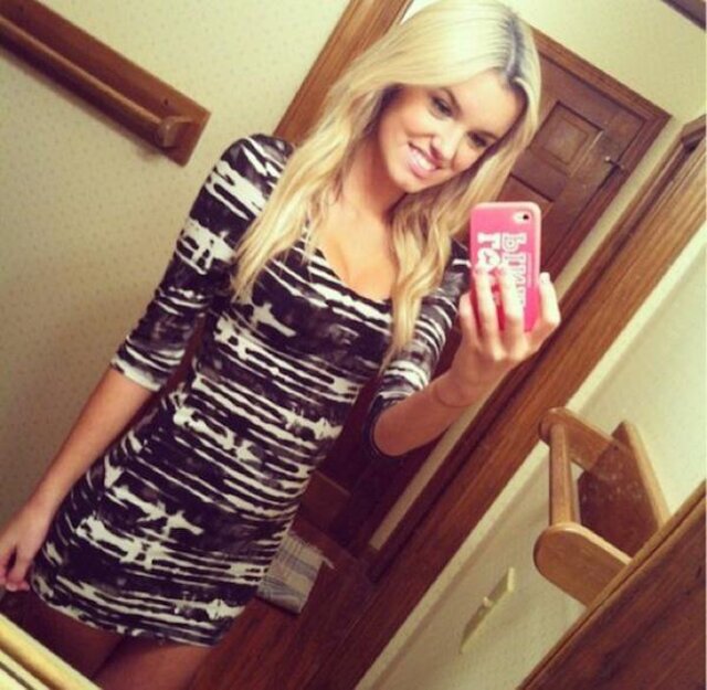 Selfie Girls (21 pics)
