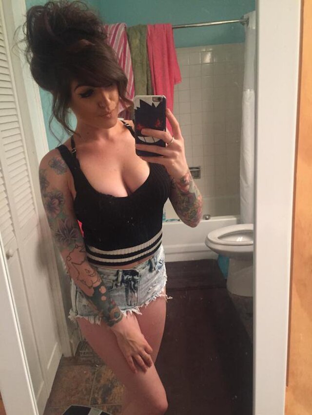 Selfie Girls (21 pics)