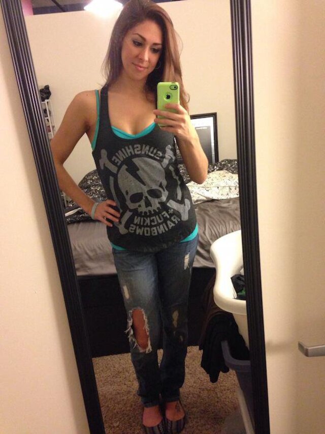 Selfie Girls (21 pics)