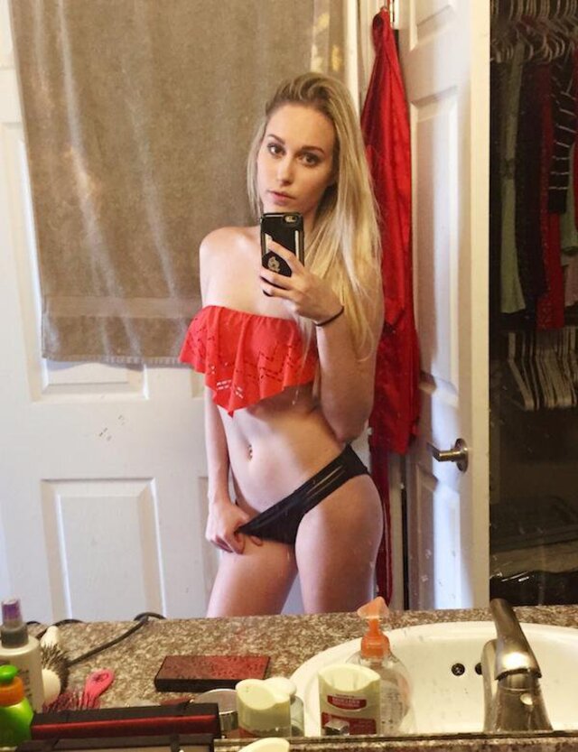 Selfie Girls (21 pics)