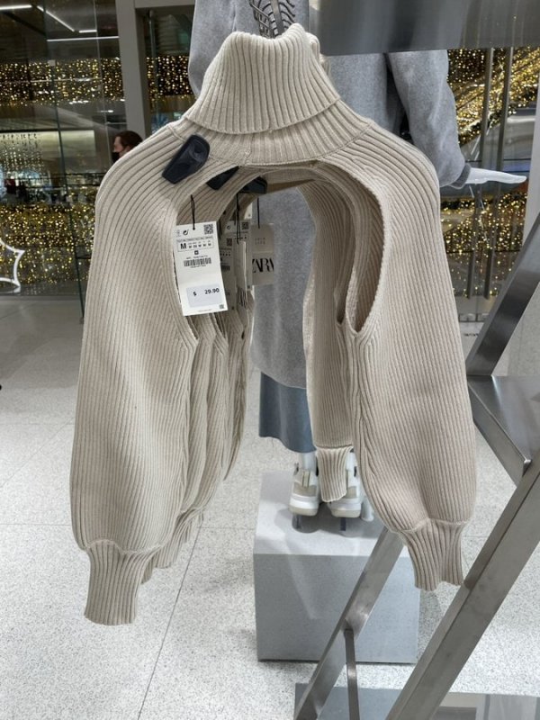 Strange Clothes (17 pics)