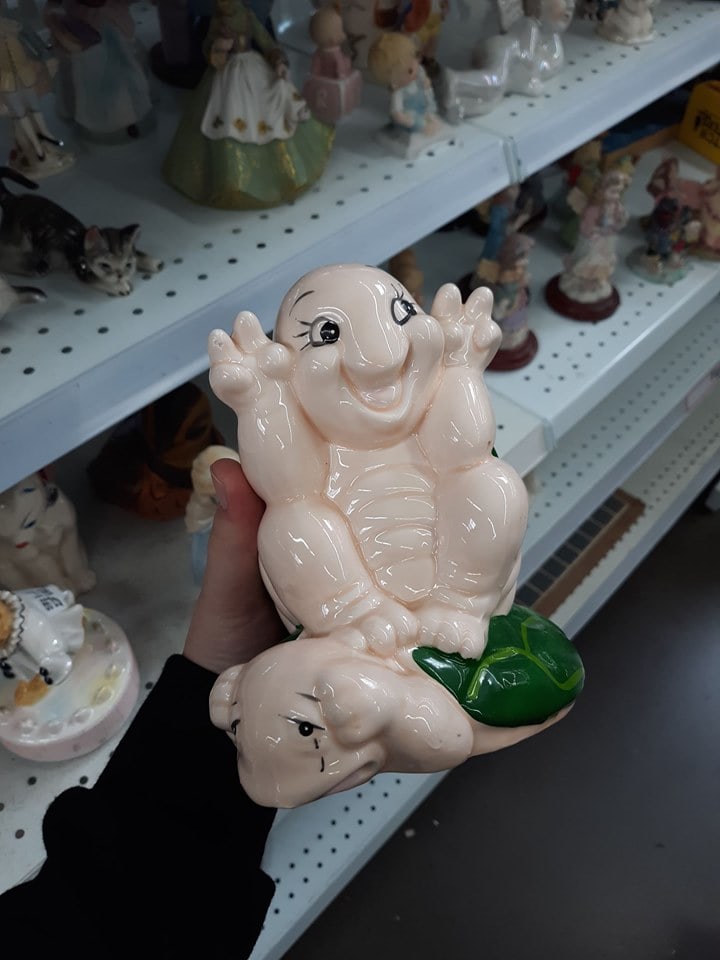 Weird Finds In Thrift Shops (18 pics)