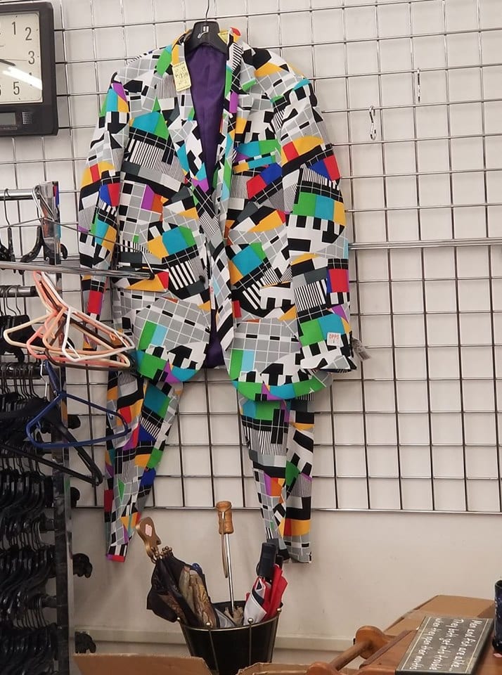 Weird Finds In Thrift Shops (18 pics)