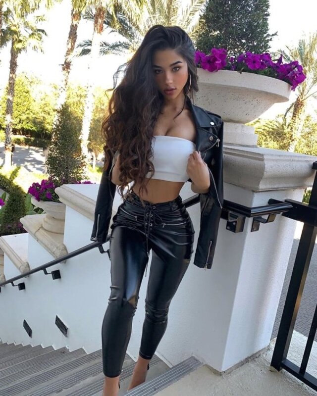 Girls In Latex And Leather (21 pics)