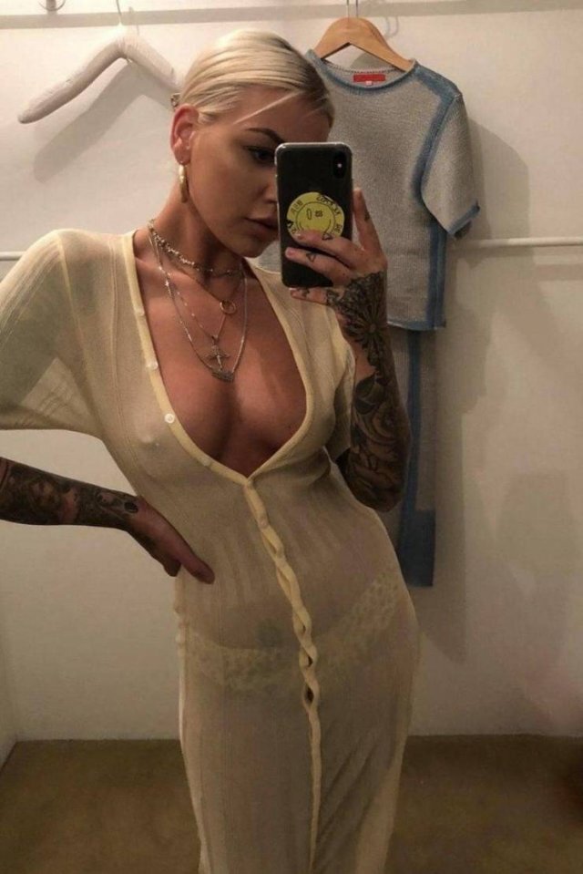 Braless Girls (21 pics) Braless Girls (21 pics)