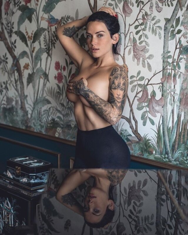 Tattooed Girls (21 pics)