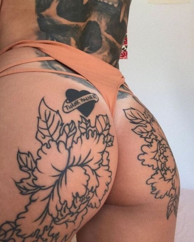 Tattooed Girls (21 pics)