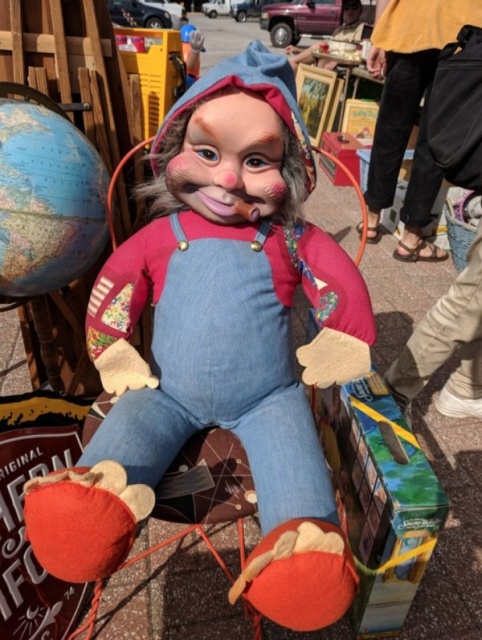Weird Finds In Thrift Shops (27 pics)